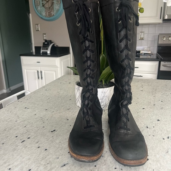 UGG Australia lace up boots *RARE* - Picture 2 of 7